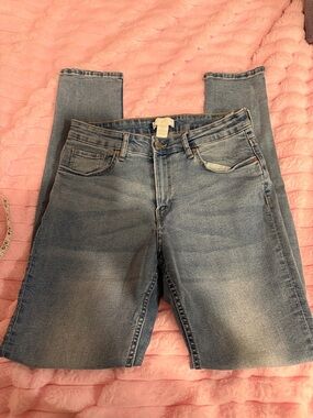 Light Wash Women’s Jeans - Classic Straight Fit